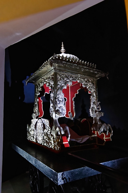 Gwalior-Jaivilas palace-021